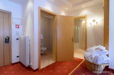 Hotel Alpenroyal - Toilette mit WC Zimmer 401