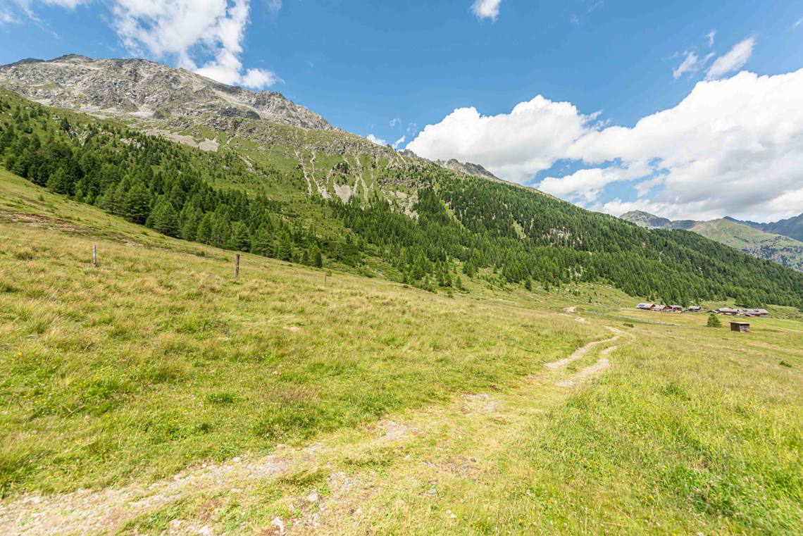 Escursione per famiglie dal Lago Obersee sul Passo Stalle
