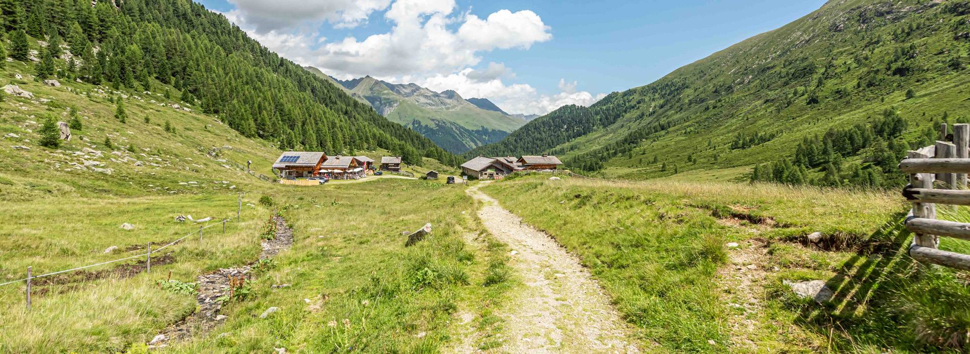 Escursione per famiglie dal Lago Obersee sul Passo Stalle