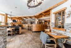 Hotel Alpin - Rezeption und Bar
