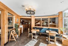 Hotel Alpin - Rezeption und Bar