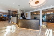 Hotel Gnaid - Rezeption und Bar