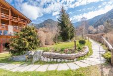 Naturhotel Lüsnerhof - Terrasse und Garten