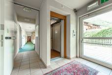 Alphotel Stocker - Rampa dalla reception all'ascensore e alla sala ristorante