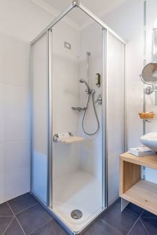Hotel Teresa - Bad barrierefreies Zimmer Fanes