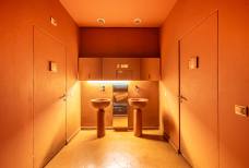 Thuniversum - Toilette im Ausgangsbereich