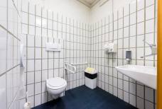 Eislaufplatz Meranarena - WC im Umkleidebereich