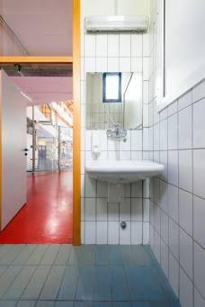 Eislaufplatz Meranarena - WC im Tribünenbereich