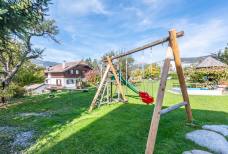 Garten und Kinderspielplatz