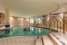 Scalini per la piscina coperta