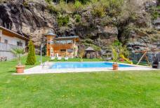 Schwimmbad und Garten
