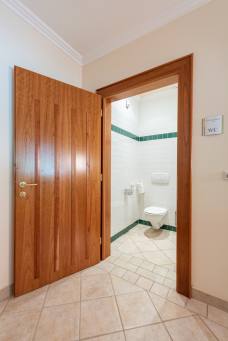 Toilette im Wellnessbereich