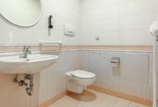 Hotel Corona San Vigilio di Marebbe - Bagno accessibile per persone con disabilità