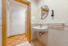 Hotel Corona San Vigilio di Marebbe - Bagno accessibile per persone con disabilità