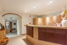 Hotel Tschurtschenthaler - Gradini per la reception della zona wellness