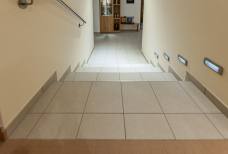 Hotel Tschurtschenthaler - Gradini per la reception della zona wellness