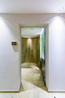 Alpiana Resort - Umkleidebereich Hallenbad und Fitness