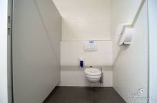 Kabinenbahn Kronplatz 2000 - Toilette am Hauptparkplatz der Talstation