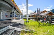 Kabinenbahn Piz de Plaies - Zugangsrampe zur Bergstation