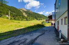 Kabinenbahn Col Raiser - Zugangsweg vom Hauptparkplatz
