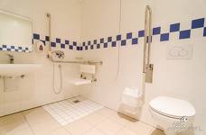Alpinpool - Toilette im Umkleidebereich
