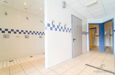 Alpinpool - Toilette im Schwimmbadbereich
