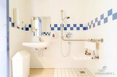 Alpinpool - Toilette im Saunabereich
