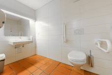 Hotel Jú Furcia - Passo Furcia - San Vigilio di Marebbe: Bagno accessibile