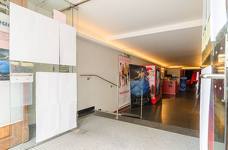 Stella Kino: Rampe im Eingangs