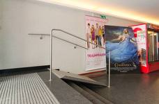 Stella Kino: Rampe im Eingangs
