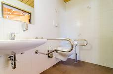 Stadio del ghiaccio Pranives: WC accessibile