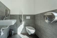 Speikboden - Sand in Taufers: Barrierefreie Toilette mit Wickeltisch