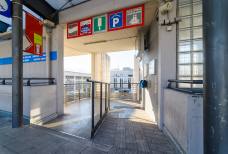 Bahnhof Bozen Süd: Rampe vom Bahnsteig zum Wartesaal