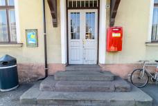 Stufen vor dem Haupteingang