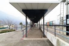 Questa rampa porta dal posto macchina riservato alla banchina 1.