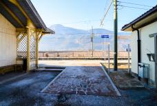 Diese Rampe führt zum Bahnsteig 1.