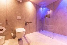 Tratterhof - Mountain Sky Hotel - Badezimmer Family suite Monte Pinus