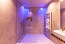 Tratterhof - Mountain Sky Hotel - Badezimmer Family suite Monte Pinus