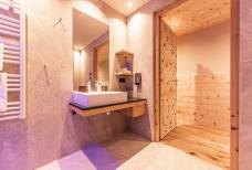 Tratterhof - Mountain Sky Hotel - Badezimmer Family suite Monte Pinus