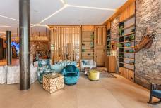 Golf Lodge - Reception & Lounge