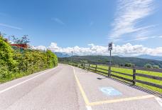 Schwimmbad Oberbozen - Parkplatz und Zugangsweg