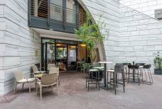 Landhausbar Bozen - Cortile interno coperto da una vetrata