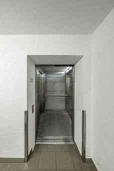 Helmrestaurant - Fahrstuhl