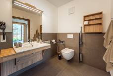 Urlaub auf dem Bauernhof Preglhof - Bad der barrierefreien Ferienwohnung (Nr. 1)