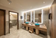 DAS GERSTL Family Retreat - Toilette Eingangsbereich