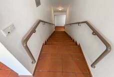 Scala che porta al bagno nel seminterrato