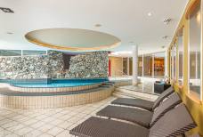 Design Hotel Feldmilla - Stufen zum Hallenbad