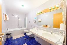 Hotel Dolomitenhof - Badezimmer 37