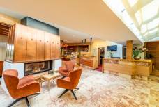 Rezeption und Bar