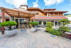 Rezeption und Bar